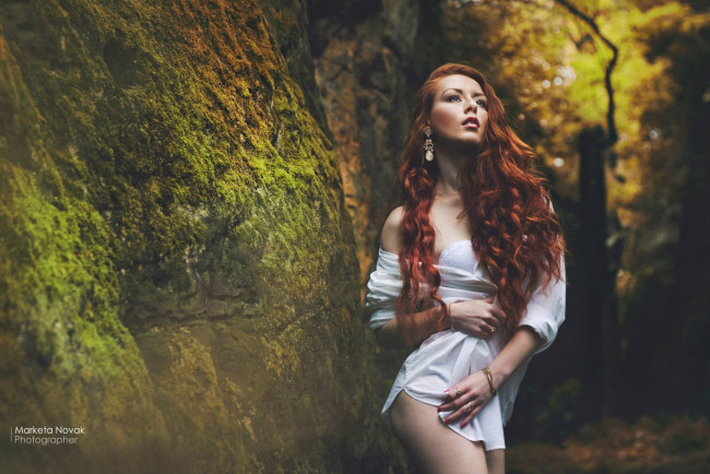 Обои картинки фото девушки, -unsort , рыжеволосые и другие, nature, ines, kulenovic, woman, forest, rock, redheads