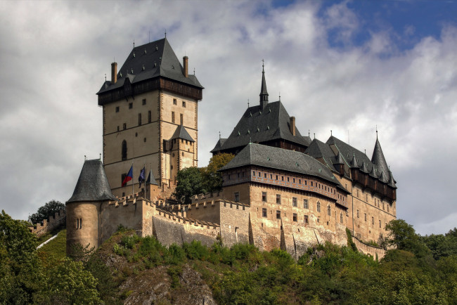 Обои картинки фото karlstejn castle,  czech republic, города, замки Чехии, башни, замок, стены