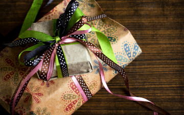 Картинка праздничные подарки+и+коробочки банты