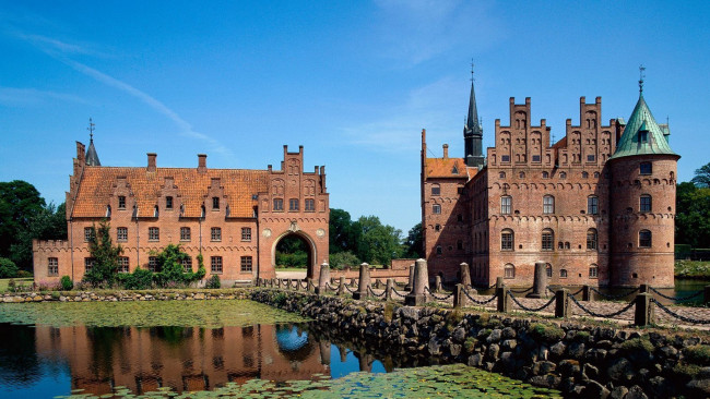 Обои картинки фото egeskov castle, города, замки дании, egeskov, castle