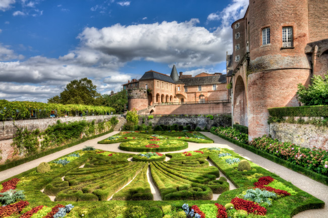 Обои картинки фото walled gardens of albi, города, замки франции, парк, замок