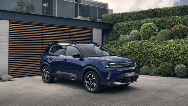 Обои картинки фото citroen c5 aircross suv hybrid 2022, автомобили, citroen, ds, c5, aircross, suv, hybrid, дом, гараж, кроссовер, ситроен, гибрид