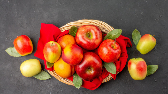 Обои картинки фото еда, яблоки, фрукты, серый, фон