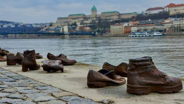 Картинка shoes+on+the+danube+memorial города будапешт+ венгрия shoes on the danube memorial