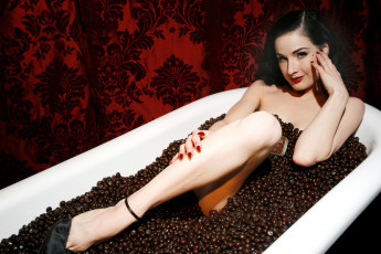 Картинка Dita+Von+Teese девушки    ванна актриса брюнетка женщина зёрна кофе