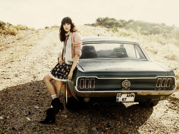 Обои картинки фото автомобили, авто, девушками, ford, mustang, машина, 1967, год