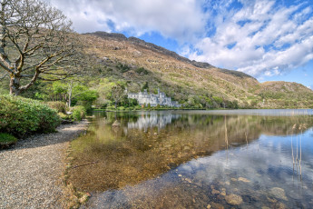 обоя kylemore abbey, города, - пейзажи, лес, река