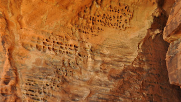 Картинка природа горы пещера слои дыры отверстия