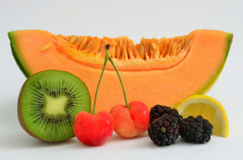 Картинка еда фрукты +ягоды ежевика лимон черешня киви дыня