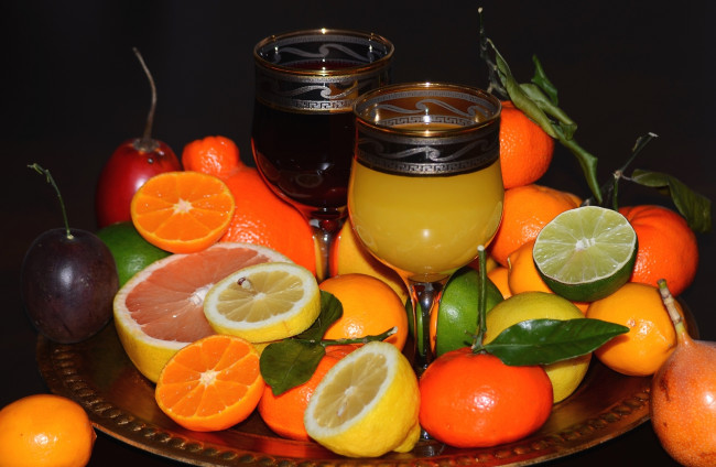 Обои картинки фото еда, цитрусы, лайм, лимон, мандарин, апельсин, сок, бокалы