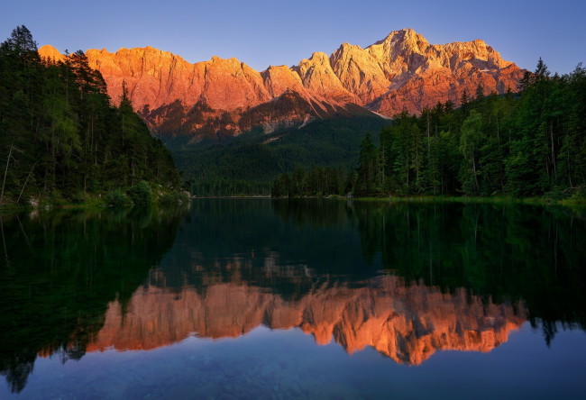 Обои картинки фото природа, реки, озера, озеро, горы, отражения, небо, лес