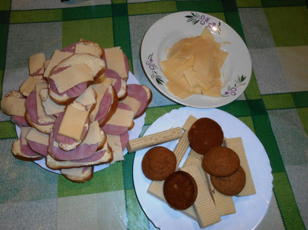Обои картинки фото еда, бутерброды,  гамбургеры,  канапе, вафли, печенье, хлеб, колбаса, сыр