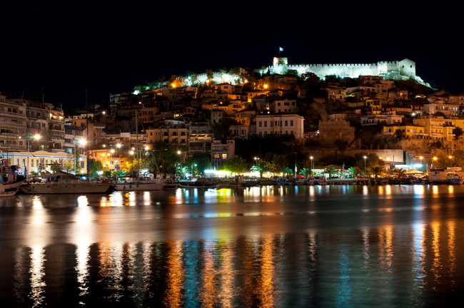 Обои картинки фото города, огни, ночного, kavala, греция