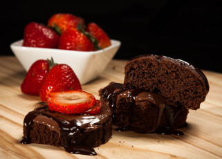 Картинка еда пирожные кексы печенье клубника фрукты крем strawberry cream fruit chocolate sweet food шоколад сладкое