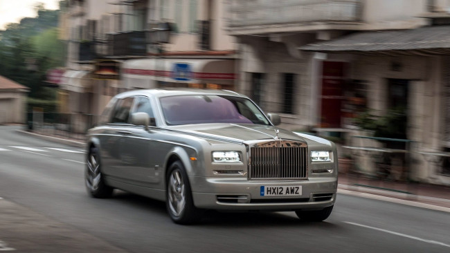 Обои картинки фото rolls, royce, phantom, автомобили, класс-люкс, великобритания, rolls-royce, motor, cars, ltd