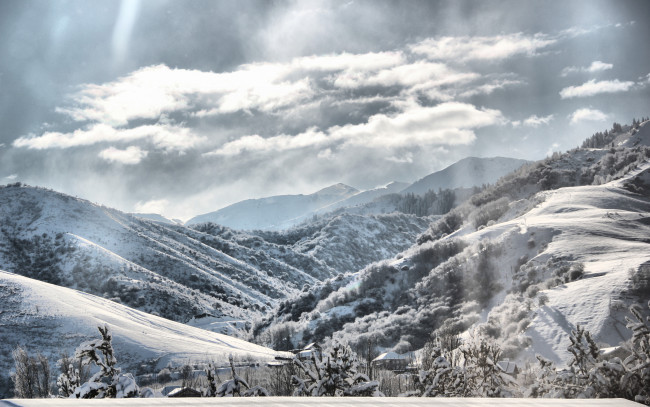 Обои картинки фото природа, зима, деревья, снег, облака, горы