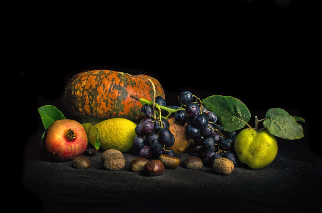 Обои картинки фото еда, фрукты, овощи, вместе, виноград, орехи, гранат, лимон, тыква, каштаны, яблоко