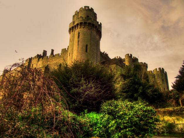 Обои картинки фото warwick castle, города, - дворцы,  замки,  крепости, заросли, парк, замок