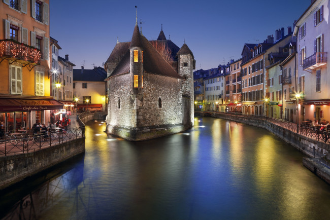 Обои картинки фото annecy,  france, города, - улицы,  площади,  набережные, дома, набережная, канал, огни