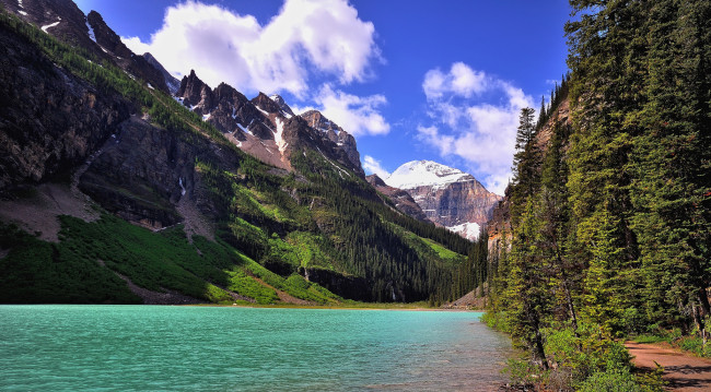 Обои картинки фото природа, реки, озера, тропа, берег, озеро, лес, скалы, горы, банф, канада, деревья