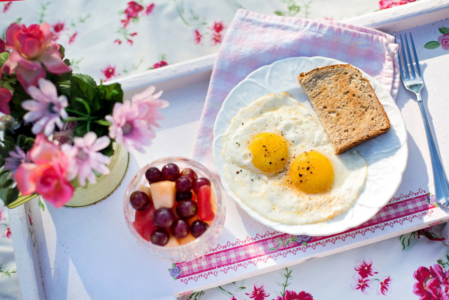 Обои картинки фото еда, Яичные блюда, яичница, завтрак, хлеб, глазунья