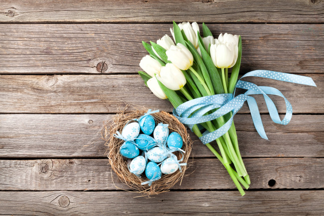 Обои картинки фото праздничные, пасха, тюльпаны, корзина, яйца, лента