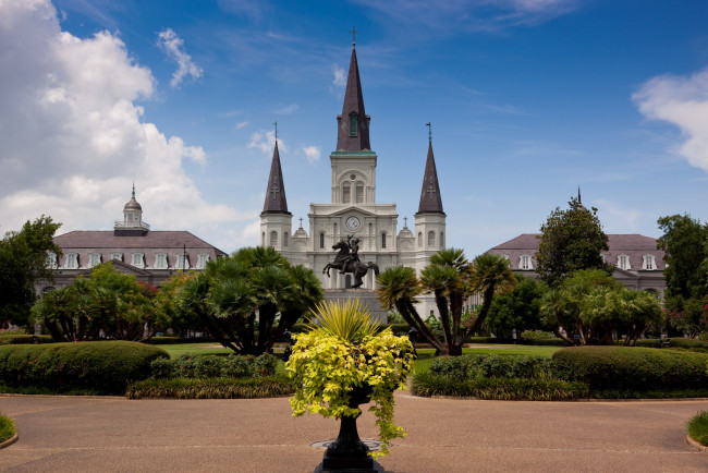 Обои картинки фото st,  louis cathedral - new orleans, города, - панорамы, парк, храм