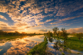 Картинка природа восходы закаты деревья облака река отражение