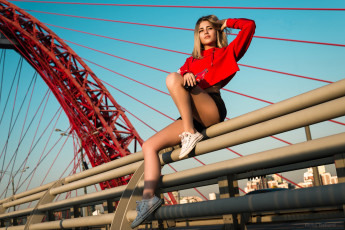 Картинка девушки -unsort+ блондинки +светловолосые модель 500px рома бакарди мост москва металл женщины на открытом воздухе красный сoca-сola