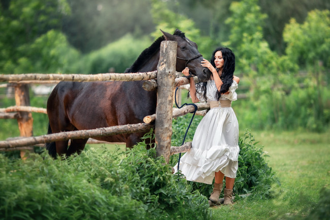 Обои картинки фото девушки, - брюнетки,  шатенки, брюнетка, белое, платье, лошадь