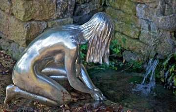 Картинка города памятники скульптуры арт объекты металлический девушка вода