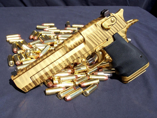 Обои картинки фото оружие, пистолеты, патроны, золото, пистолет