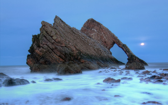 Обои картинки фото природа, побережье, туман, океан, скала, камни, тучи