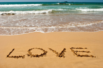 обоя праздничные, день святого валентина,  сердечки,  любовь, love, sand, beach, sea, summer, writing, letters, пляж, песок, море, надпись, любовь, лето, настроение, романтика