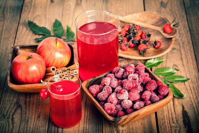 Обои картинки фото еда, напитки,  сок, фрукты, juice, fresh, малина, корица, яблоки, сок, ягоды, fruits