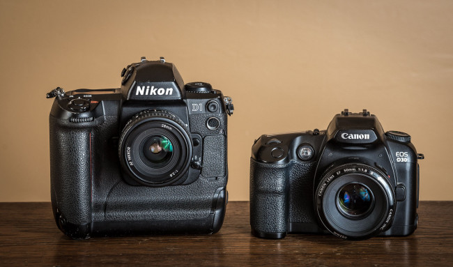 Обои картинки фото nikon d1 canon d30, бренды, - другое, фотокамера, зеркалка