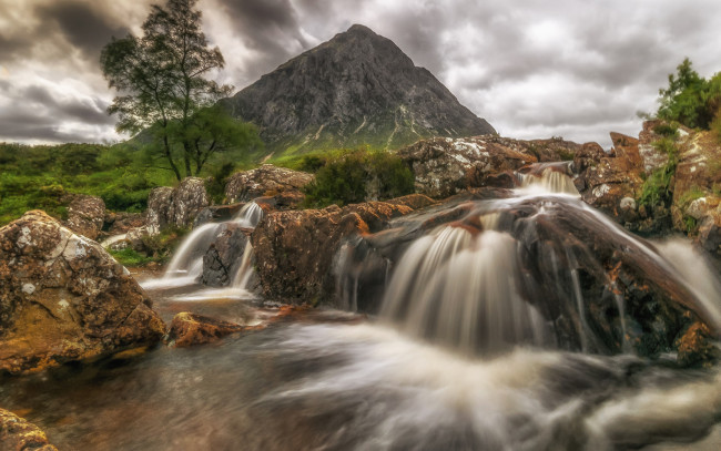 Обои картинки фото природа, водопады, камни, река, пейзаж, поток, шотландия, дерево, гора