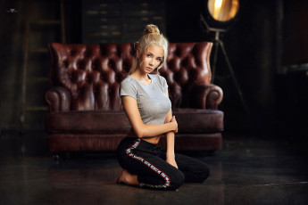 Картинка девушки -unsort+ блондинки +светловолосые dmitry arhar wallhaven портрет на полу блондинка диван коленях катерина ширяева