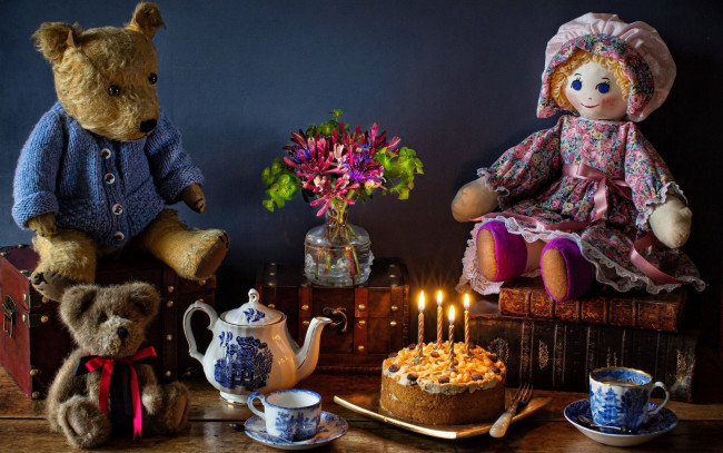 Обои картинки фото разное, игрушки, букет, кукла, плюшевые, медведи, торт, свечи