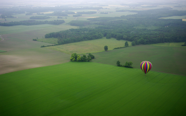 Обои картинки фото авиация, воздушные, шары, поле, воздушный, шар