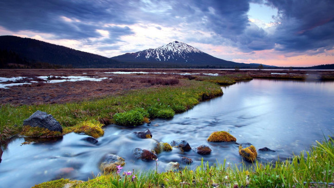 Обои картинки фото природа, реки, озера, небо, облака, горы, река, камни, снег, трава
