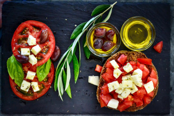 Картинка еда разное оливки масло сыр помидоры