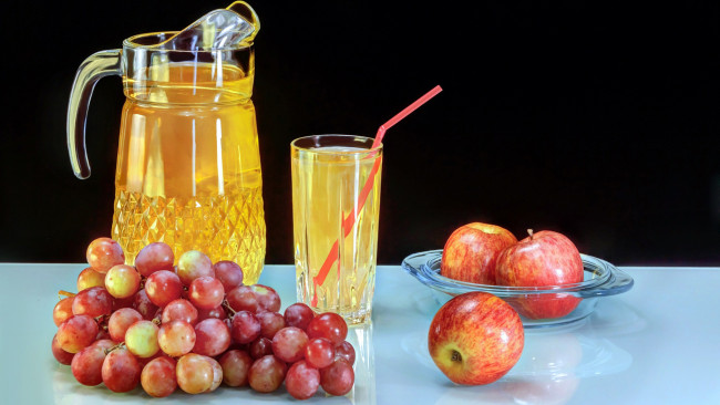 Обои картинки фото еда, напитки,  сок, яблоки, сок, виноград