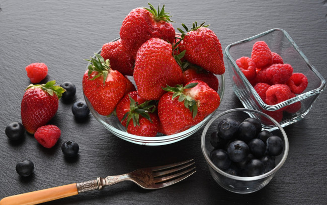 Обои картинки фото еда, фрукты,  ягоды, клубника, малина, черника