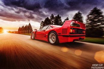 Картинка автомобили ferrari f40 красный скорость дорога тучи свет блики