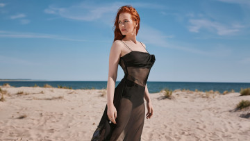 обоя madelaine petsch the new york post 2024, девушки, madelaine petsch, мэделин, петш, актриса, прoзрачное, платье, побережье, рыжая