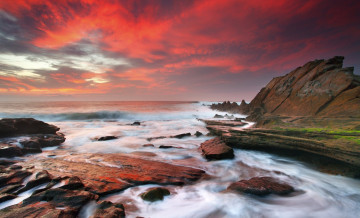 обоя sunset, природа, побережье, океан, закат, камни, скалы, волны