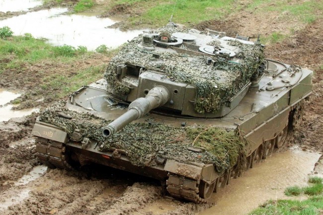 Обои картинки фото техника, военная, танк, грязь