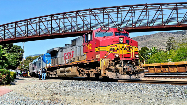 Обои картинки фото техника, локомотивы, рельсы, мост, локомотив