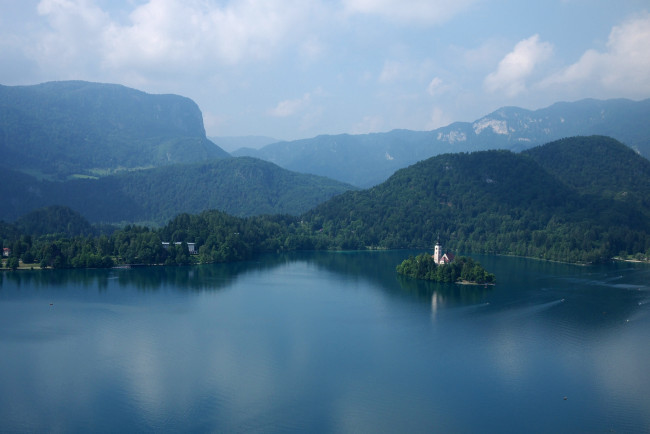 Обои картинки фото города, блед, словения, лес, озеро, церковь, остров